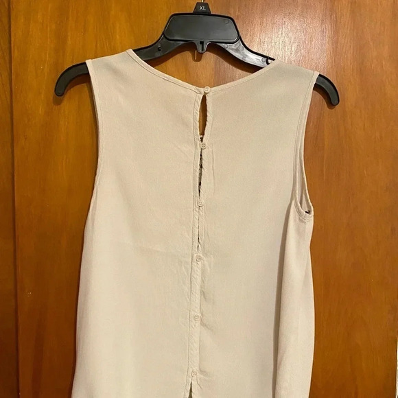 Forever 21 Shell Sleeveless Top with a Large Crochet Appliqué, Size SP - Picture 2 of 5